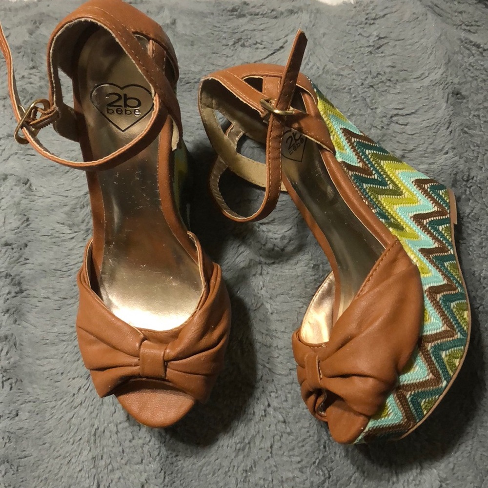 2B BEBE WEDGES